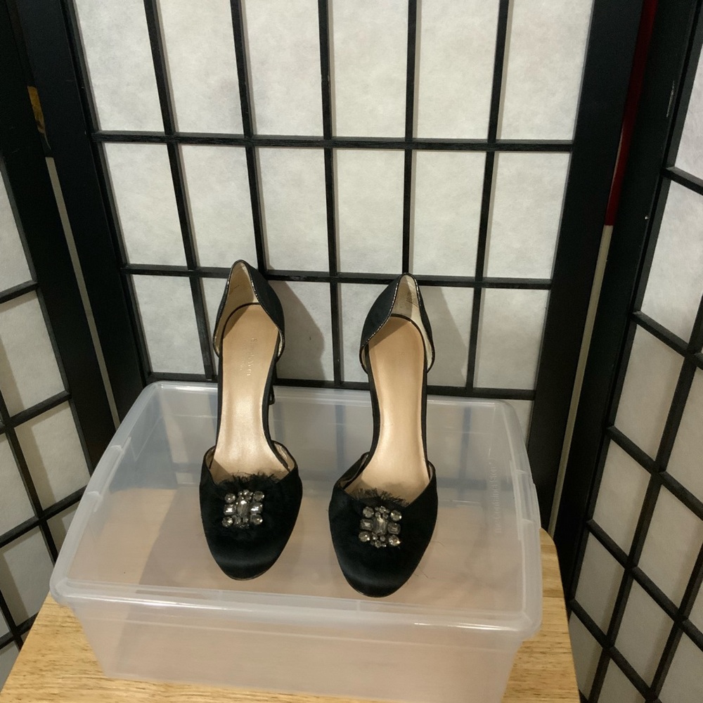 Simply Vera 'Truffle' Black D'orsay 3.5" Pump Heel Shoes